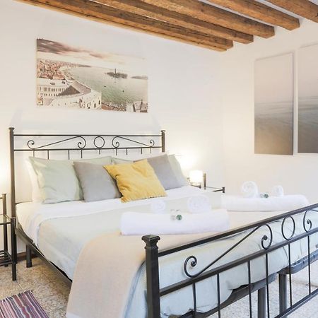Santa Croce Guest House Venedik Dış mekan fotoğraf